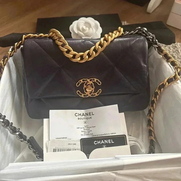 💕Chanel 19 SMALL💕 - Picture 2 of 14